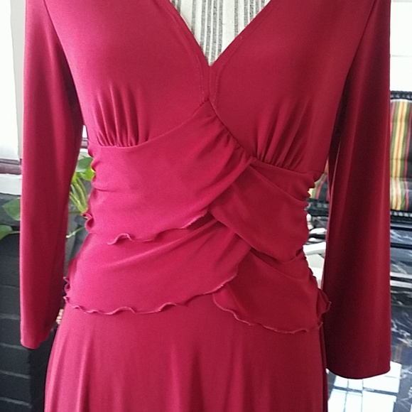 Deep red long sleeved dress - Picture 2 of 3